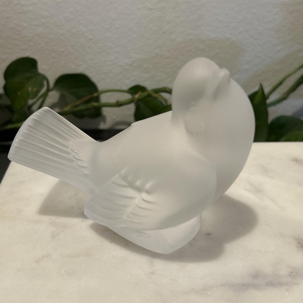 Vintage Lalique Crystal Frosted Head Up Mocking Sparrow Bird Figurine Signed